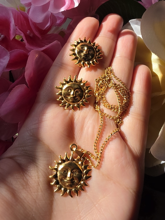 Vintage Jewelry - Whimsical 90s Gold Sun Face Pendant Necklace and Clip-ins Earring Set
